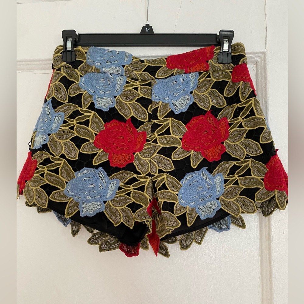 Rare Showroom Sample | Alice + Olivia Floral Guipure Lace Short